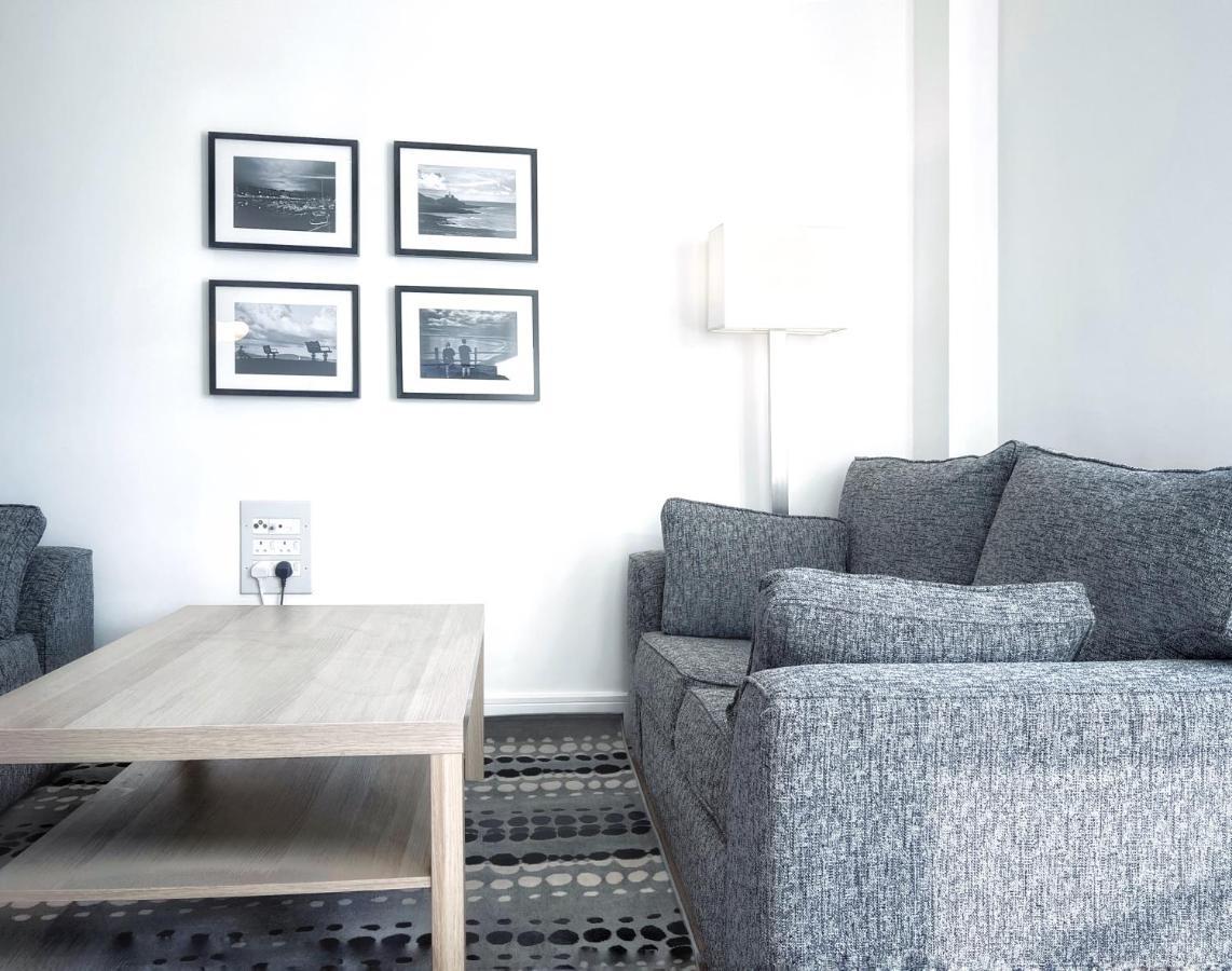 Elegant And Bright Seaside In Marina Apartment Swansea