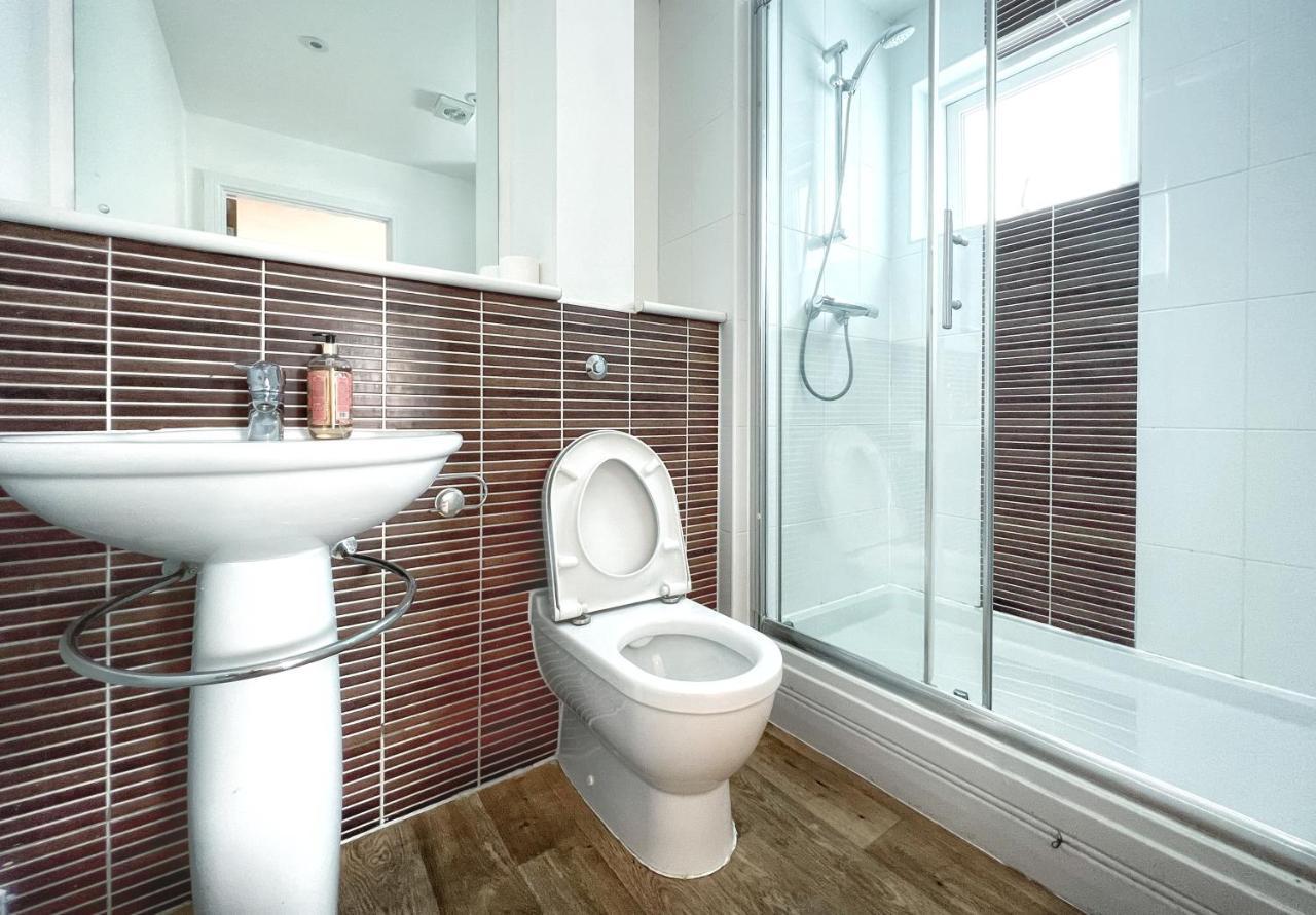 Apartment Elegant And Bright Seaside In Marina Swansea