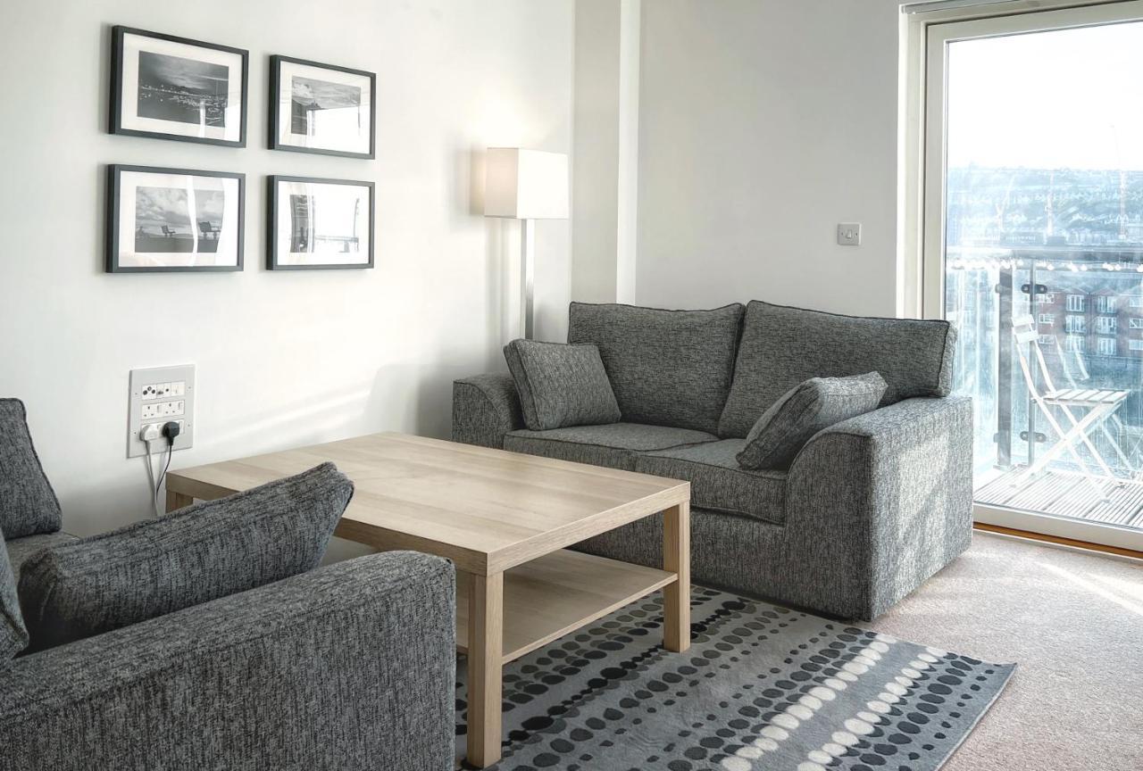 Elegant And Bright Seaside In Marina Swansea