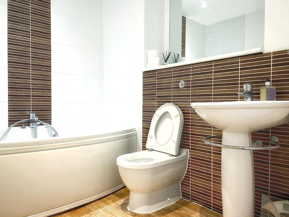 Elegant And Bright Seaside In Marina Apartment Swansea