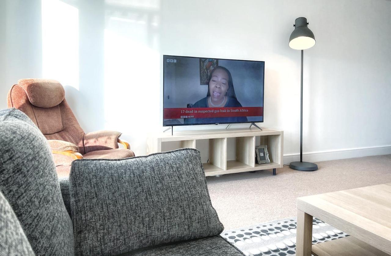 Apartment Elegant And Bright Seaside In Marina Swansea